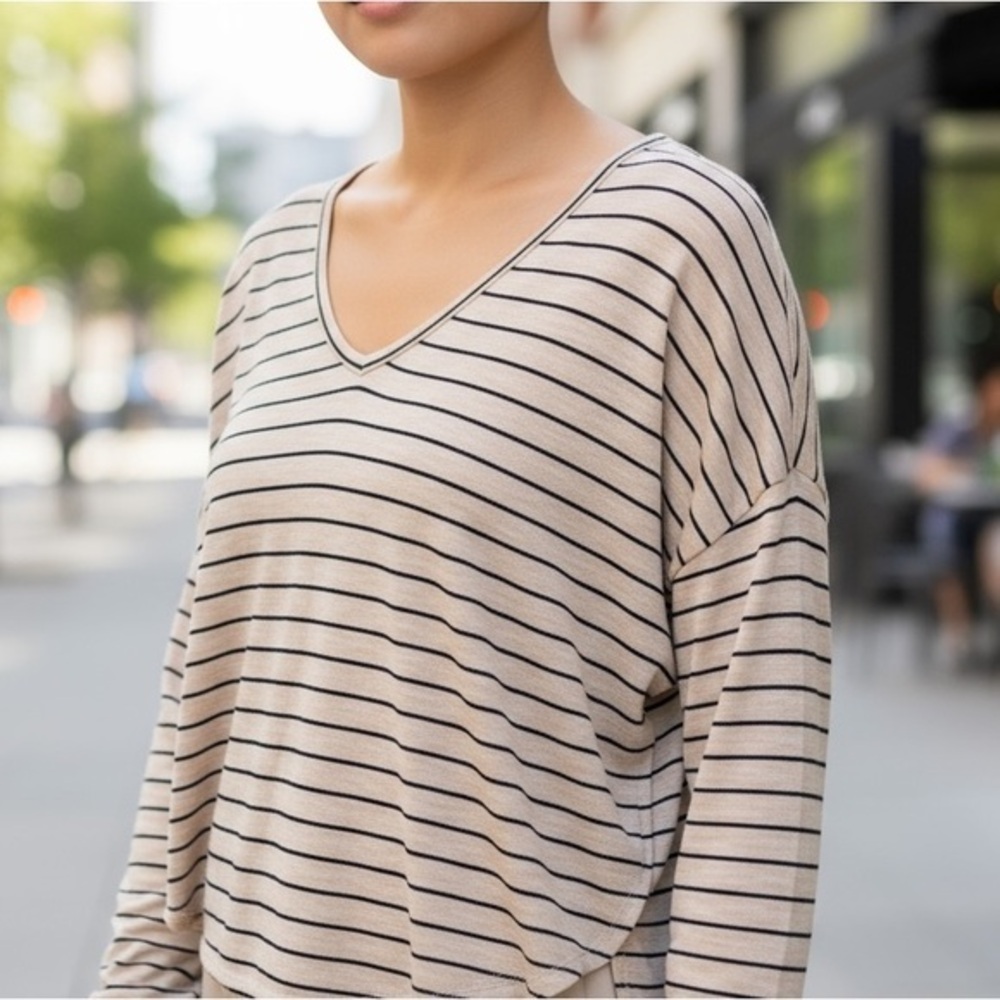 Madewell Womens High Low Soft
Heathered Brown Striped Long Sleeve size XL